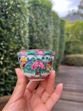 Vintage Y.T. Rose Medallion Tea Cup
Decorated in Hong Kong
